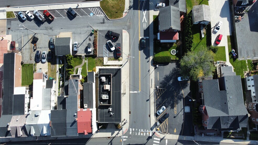 More Photos Of 46 W Main St, Fleetwood Bank For Lease