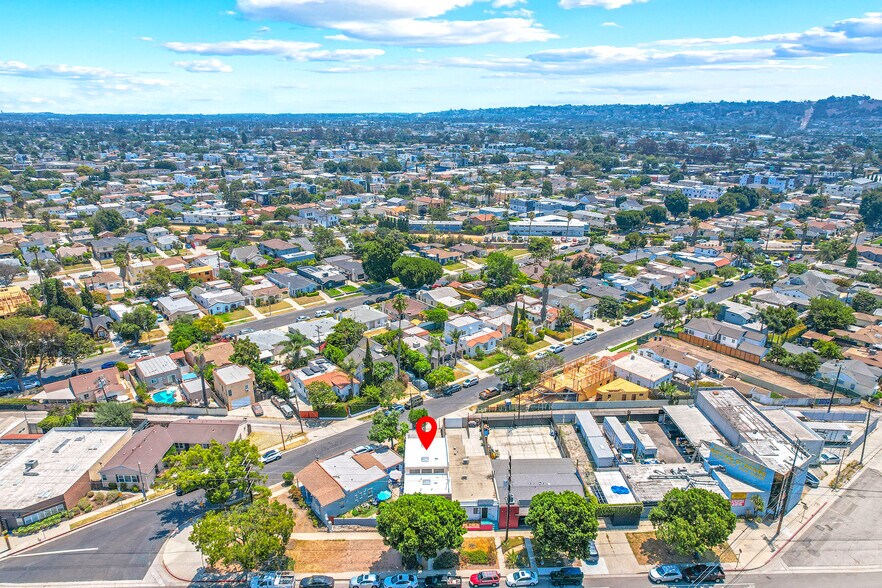 More Photos Of 5812 Venice Blvd, Los Angeles Showroom For Sale