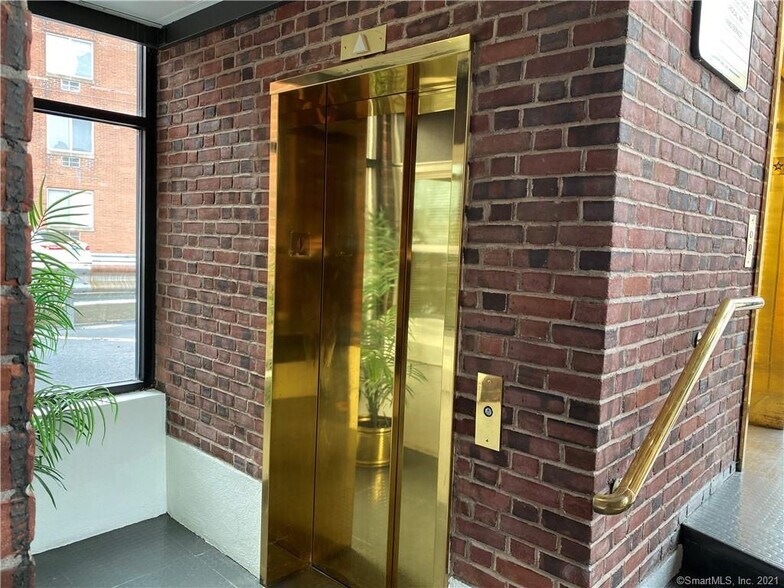 More Photos Of 385 Main St, West Haven Medical For Lease