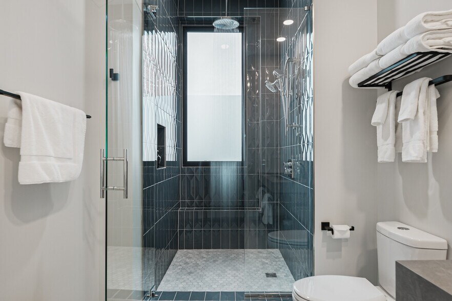 More Photos Of 122 College St, Asheville Storefront Retail Residential For Sale