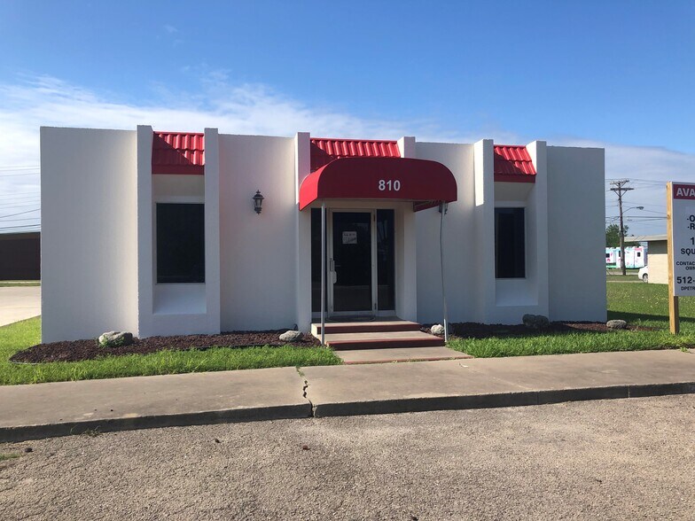 More Photos Of 810 E Main Ave, Robstown Office For Lease