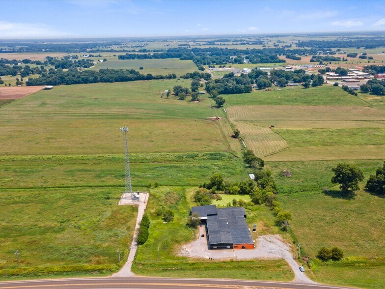 More Photos Of 700 N Main St, Lexington Industrial For Sale