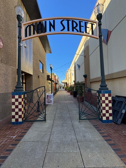 More Photos Of 250 Main St, San Mateo General Retail For Lease