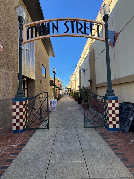 More Photos Of 250 Main St, San Mateo General Retail For Lease