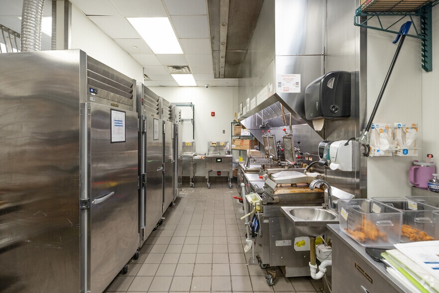 More Photos Of 17-19 Simpson Rd, Columbia Service Station For Lease