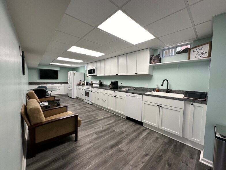 More Photos Of 3325 A St, Lincoln Office For Sale