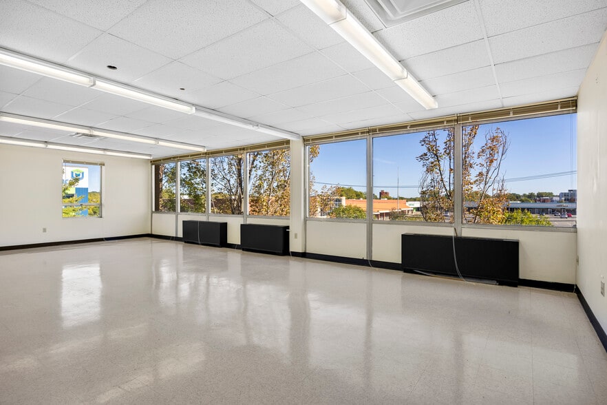 More Photos Of 30-32 N Russell Rd, Albany Office For Sale