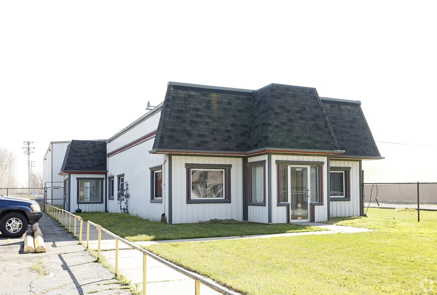 More Photos Of 39115 Maple Ave, Wayne Warehouse For Sale