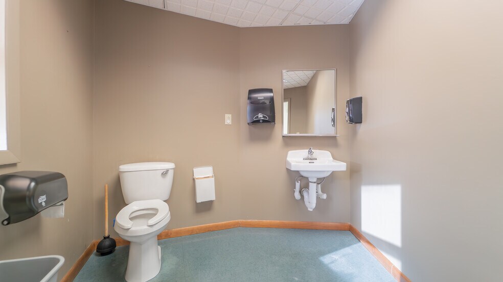 More Photos Of 710 Franklin St, Michigan City Freestanding For Lease