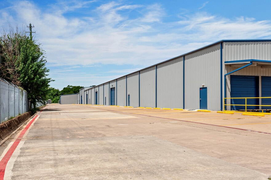 More Photos Of 3526-3530 Lang Rd, Houston Unknown For Lease