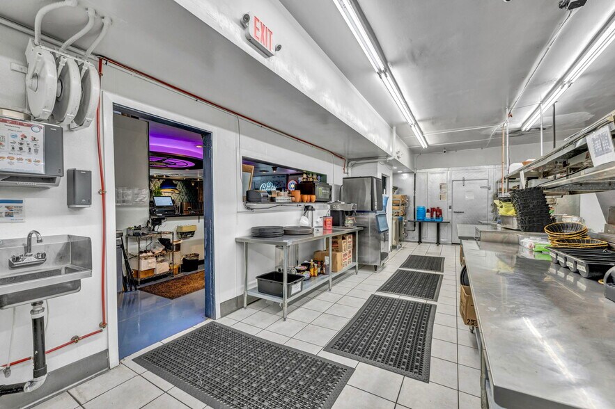 More Photos Of 2021 E Charleston Blvd, Las Vegas Storefront Retail Office For Lease