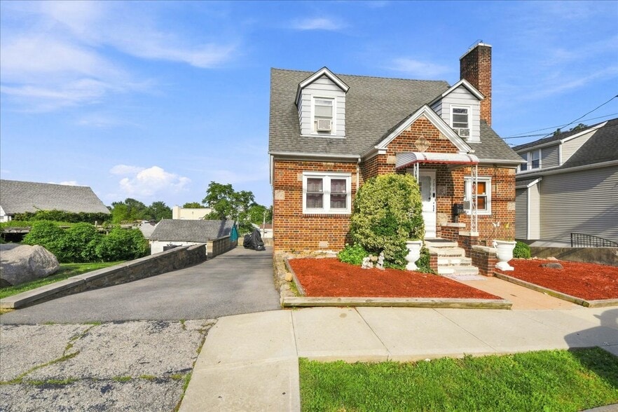 Primary Photo Of 786 Mile Square Rd, Yonkers Multifamily For Sale