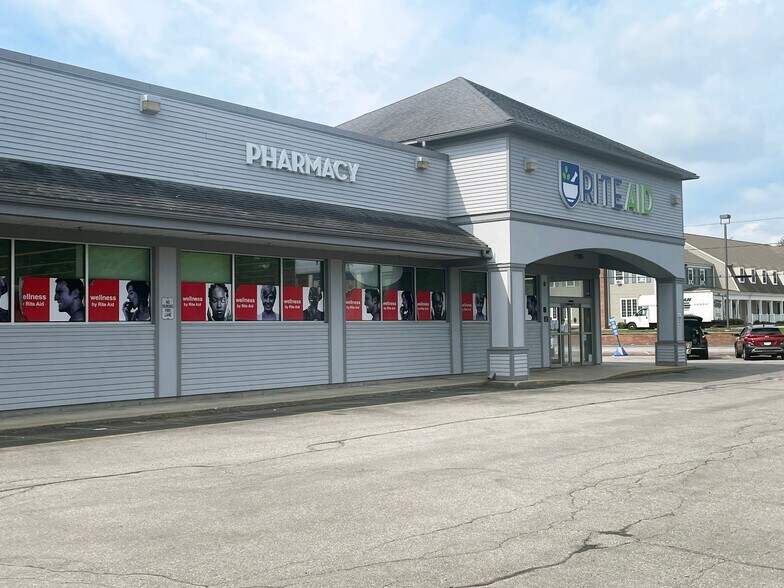 More Photos Of 142 Main St, Salem Drugstore For Lease