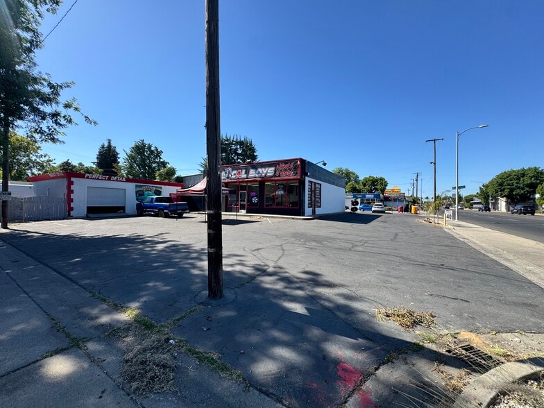 More Photos Of 405 McHenry Ave, Modesto Auto Dealership For Sale
