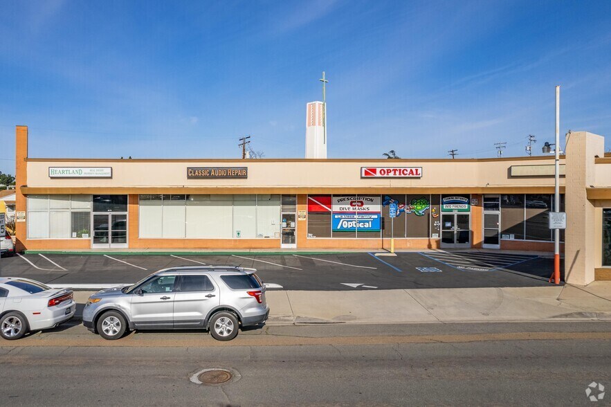 More Photos Of 8870-8878 La Mesa Blvd, La Mesa Storefront For Sale