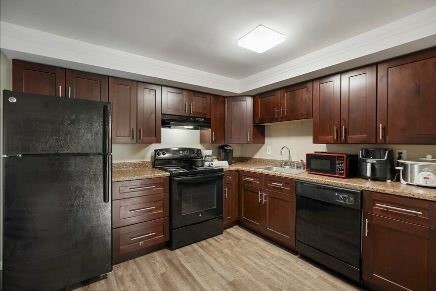 More Photos Of 7300-7310 W 10th Ave, Lakewood Apartments For Sale