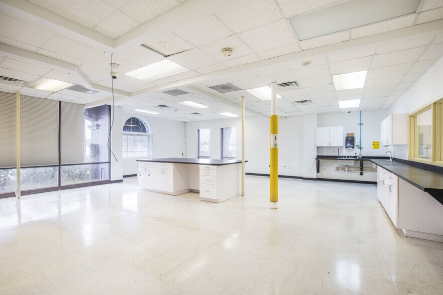 More Photos Of 27 E Hibiscus Blvd, Melbourne Medical For Sale