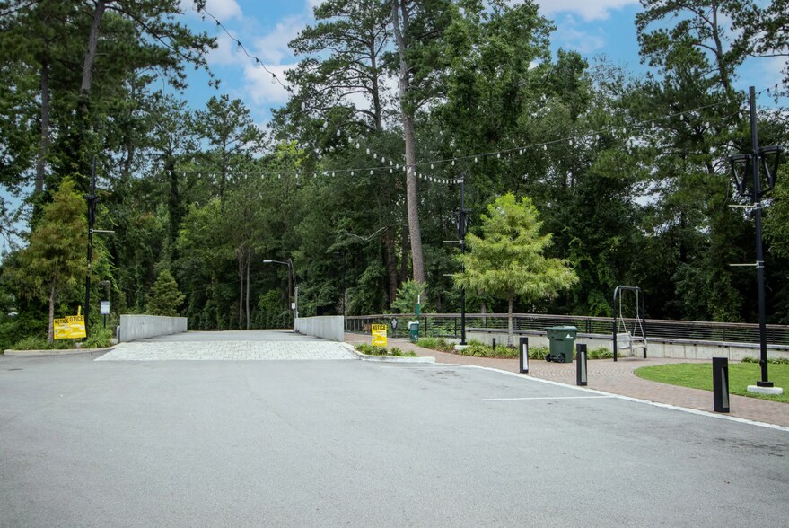 More Photos Of 4875 Forest Dr, Columbia Bank For Lease