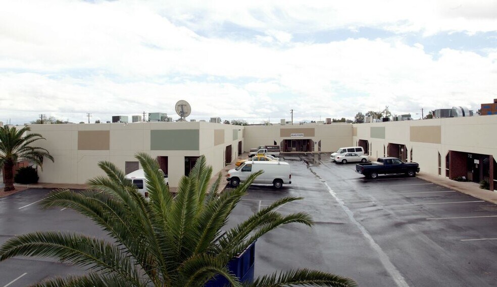 More Photos Of 706-736 E 46th St, Tucson Light Manufacturing For Lease