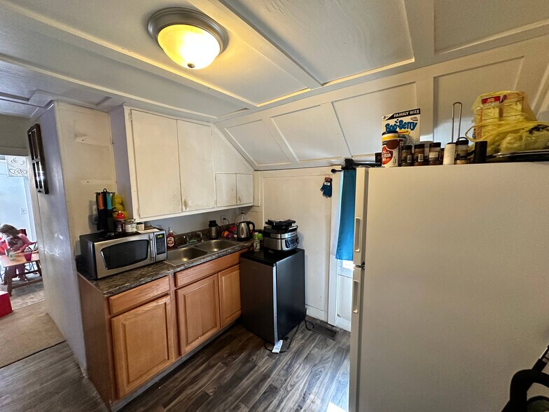 More Photos Of 1831 N C St, Elwood Apartments For Sale
