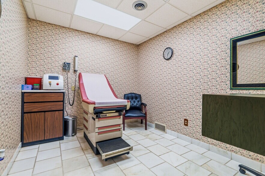 More Photos Of 255 Dueber Ave SW, Canton Medical For Sale