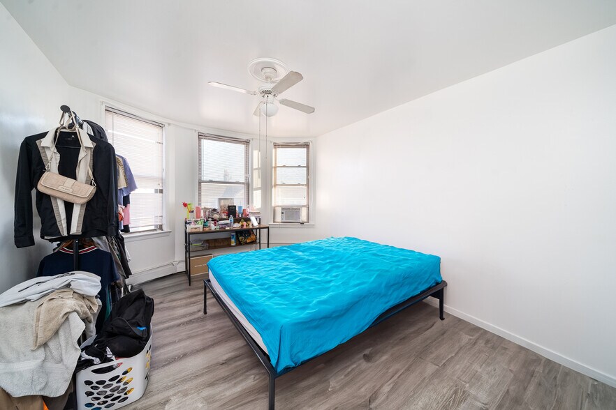 More Photos Of 103-105 Devon St, Kearny Apartments For Sale