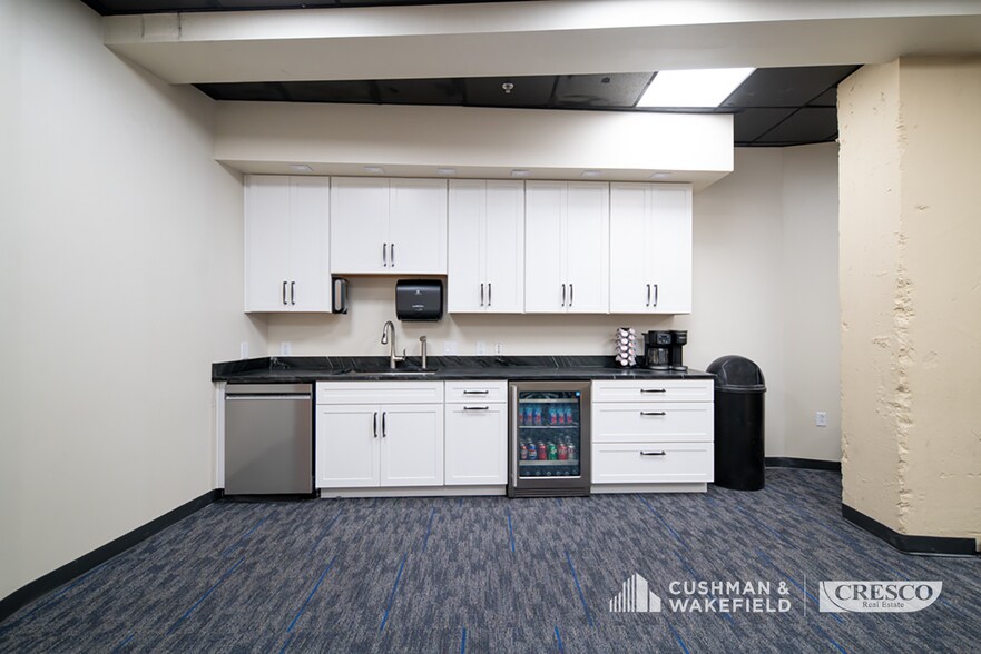 More Photos Of 737 Bolivar Rd, Cleveland Office For Lease