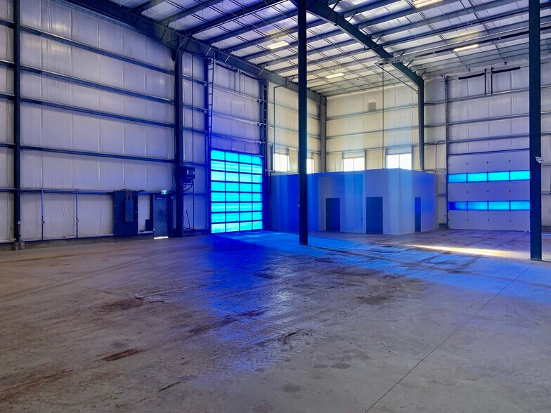 More Photos Of 20 Veenstra Dr, Red Deer County Warehouse For Lease