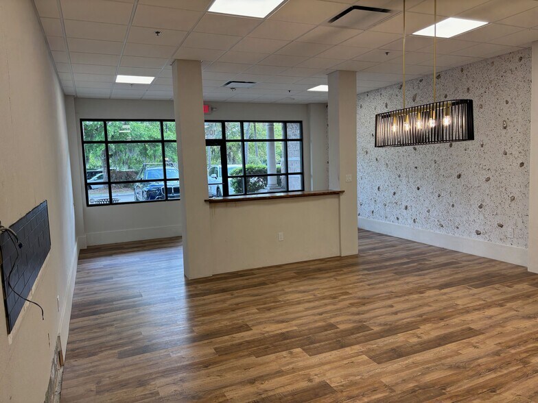 More Photos Of 1050 Fording Island Rd, Bluffton Storefront For Lease