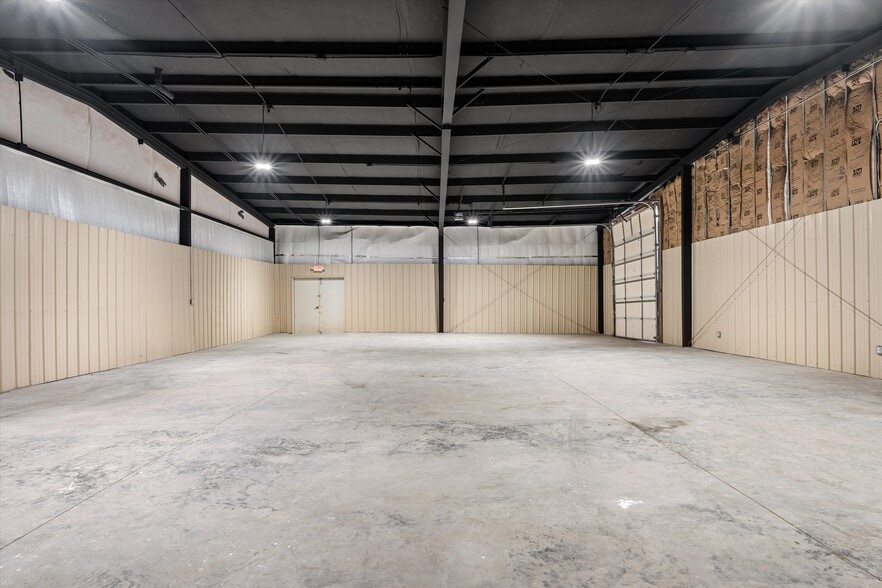 More Photos Of 22 S Barker St, Clarksville Warehouse For Sale