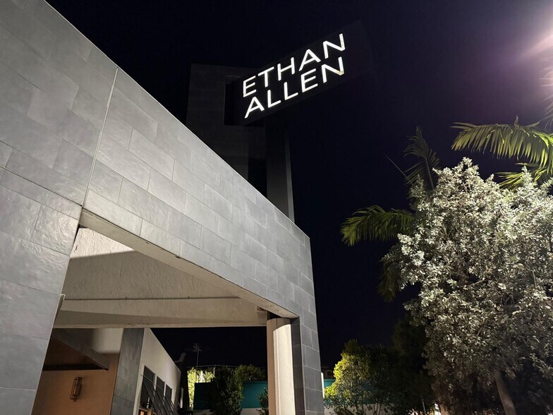 More Photos Of 9775 S Dixie Hwy, Miami Freestanding For Lease