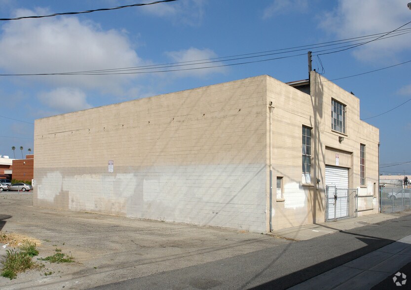 More Photos Of 844 S A St, Oxnard Light Distribution For Sale