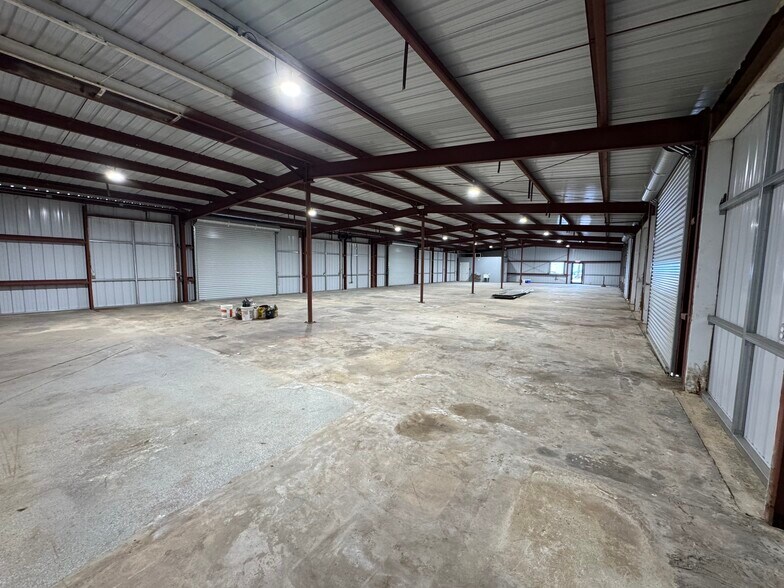 More Photos Of 226 Industrial Loop, Orange Park Service For Lease