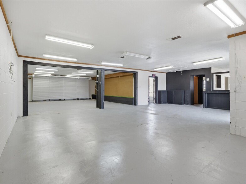 More Photos Of 4208 Benbrook Hwy, Fort Worth Office For Sale