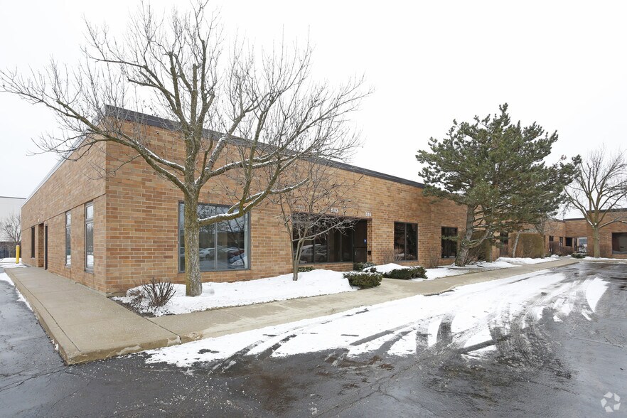 More Photos Of 641-683 Academy Dr, Northbrook Warehouse For Lease