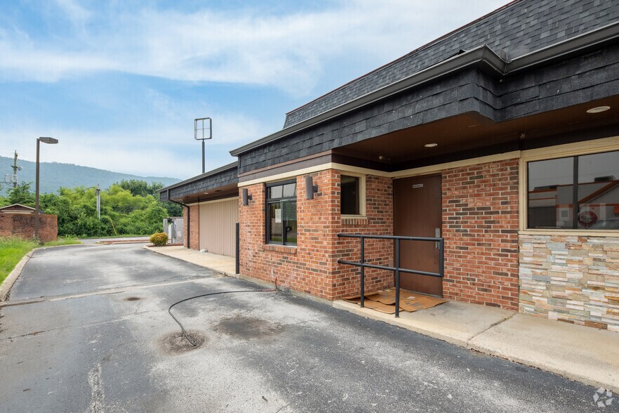 More Photos Of 354 Kimball Crossing Dr, Kimball Restaurant For Sale