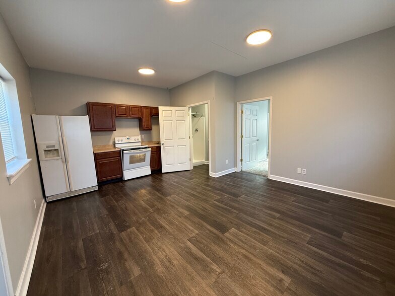 More Photos Of 200 Charles Hamilton Way, Shepherdsville Self Storage For Sale