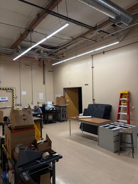 More Photos Of 215-219 Vineyard Ct, Morgan Hill Manufacturing For Sale