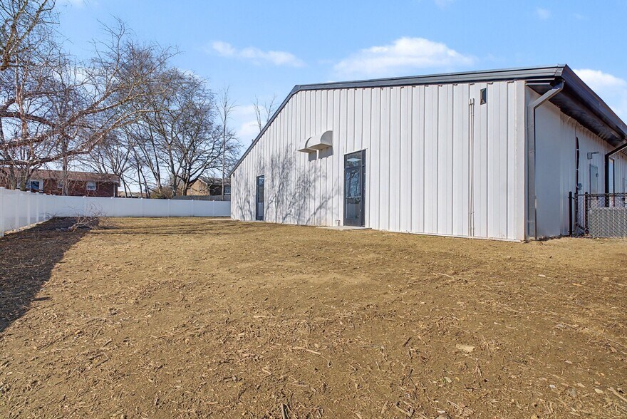 More Photos Of 207 Iris Dr, Hendersonville Daycare Center For Sale