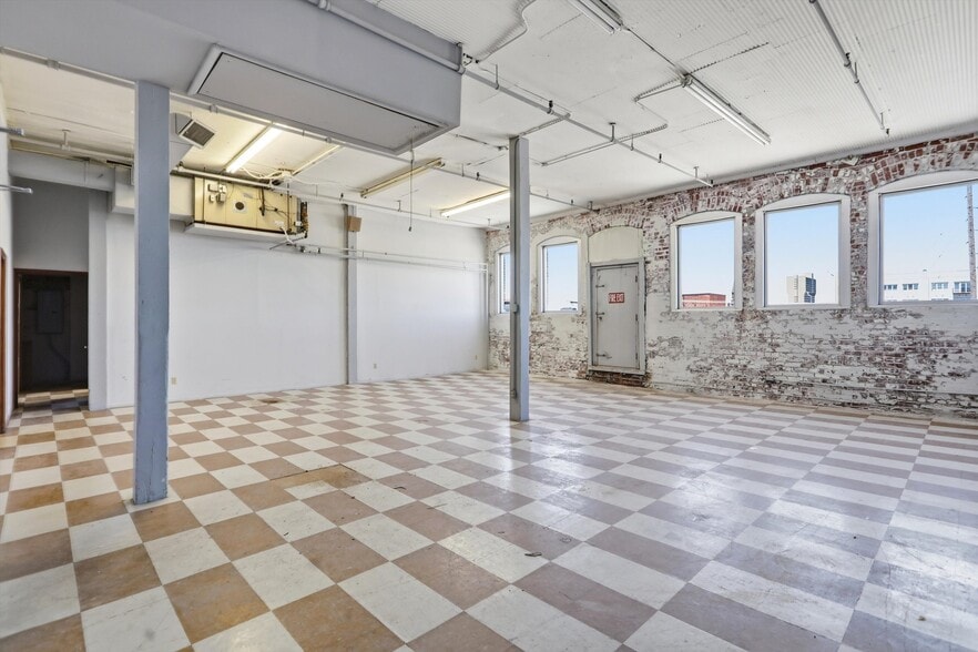 More Photos Of 536 E Market St, Indianapolis Office For Sale