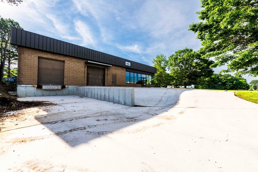 More Photos Of 494 Richardson Rd SE, Calhoun Freestanding For Sale