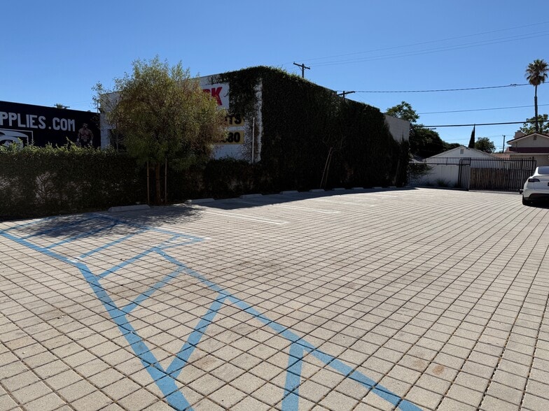 More Photos Of 7525 Topanga Canyon Blvd, Canoga Park Storefront Retail Office For Lease