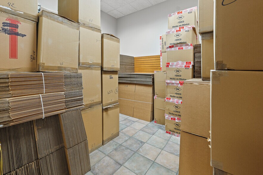 More Photos Of 1828 Park Ave, New Holstein Light Distribution For Sale