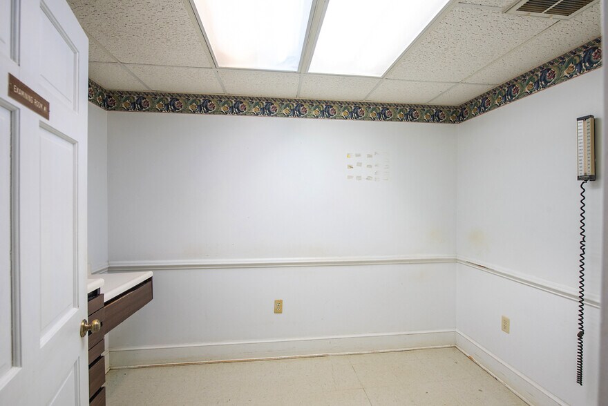 More Photos Of 493 Main St, Warsaw Medical For Sale