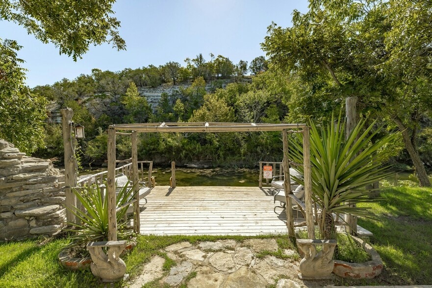 More Photos Of 1030 County Road 279, Liberty Hill Hotel For Sale