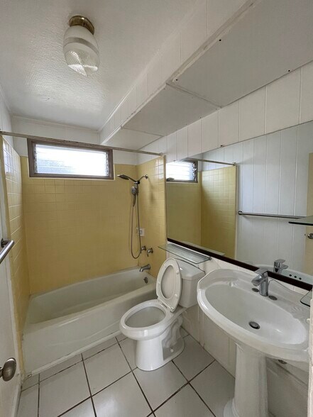 More Photos Of 1077 Kinau St, Honolulu Multifamily For Sale