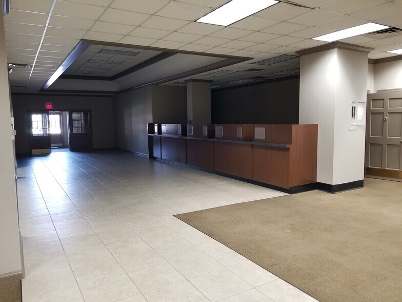 More Photos Of 49 Public Sq, Shelbyville Office For Sale