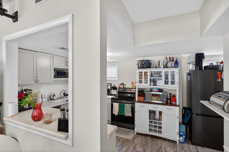 More Photos Of 124 S Brooklyn Rd, Napoleon Freestanding For Sale