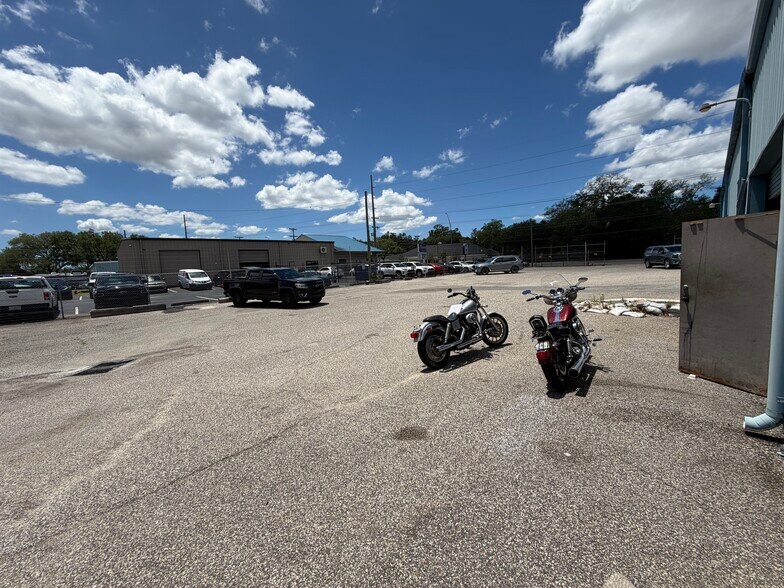 More Photos Of 15921 N Florida Ave, Lutz Warehouse For Sale