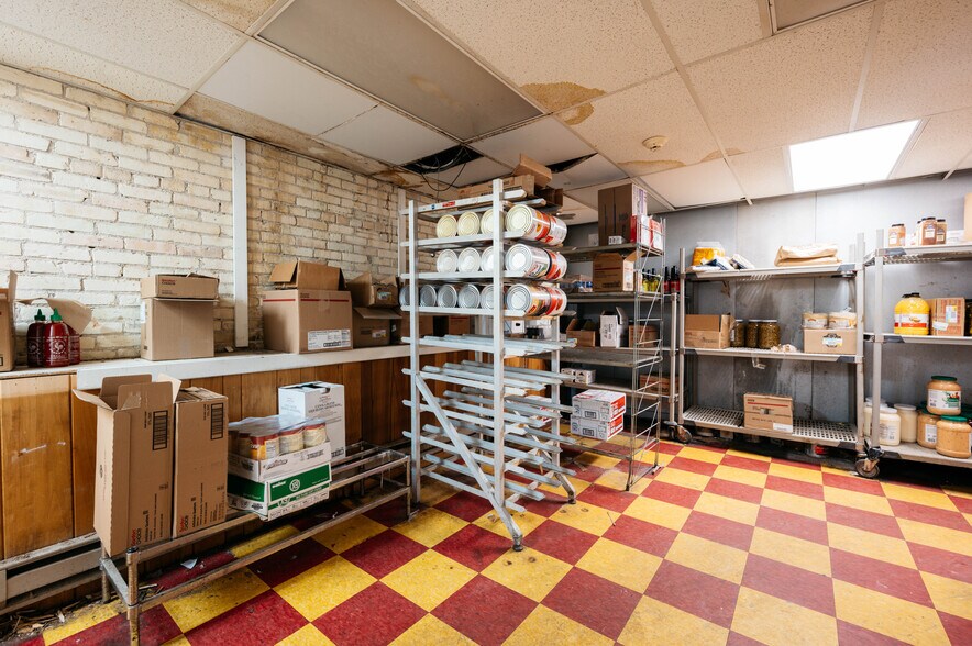 More Photos Of 161 E Front St, Traverse City Storefront Retail Residential For Lease